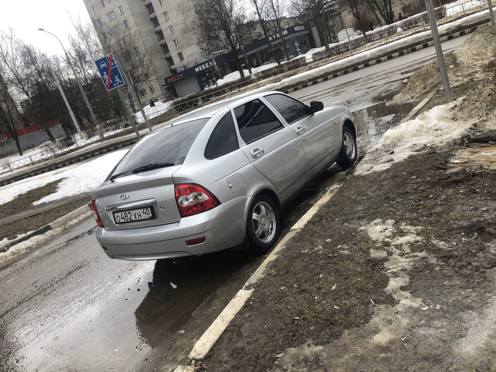 Ставим на приору. Фонари Приора 2 тюн авто. Приора 2 хэтчбек фонари. Приора 002 питерская. Машины Приора Заводская.