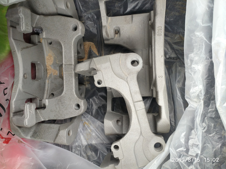 после пескоструя — Ford Mondeo IV. Запчасти на фото: B1515