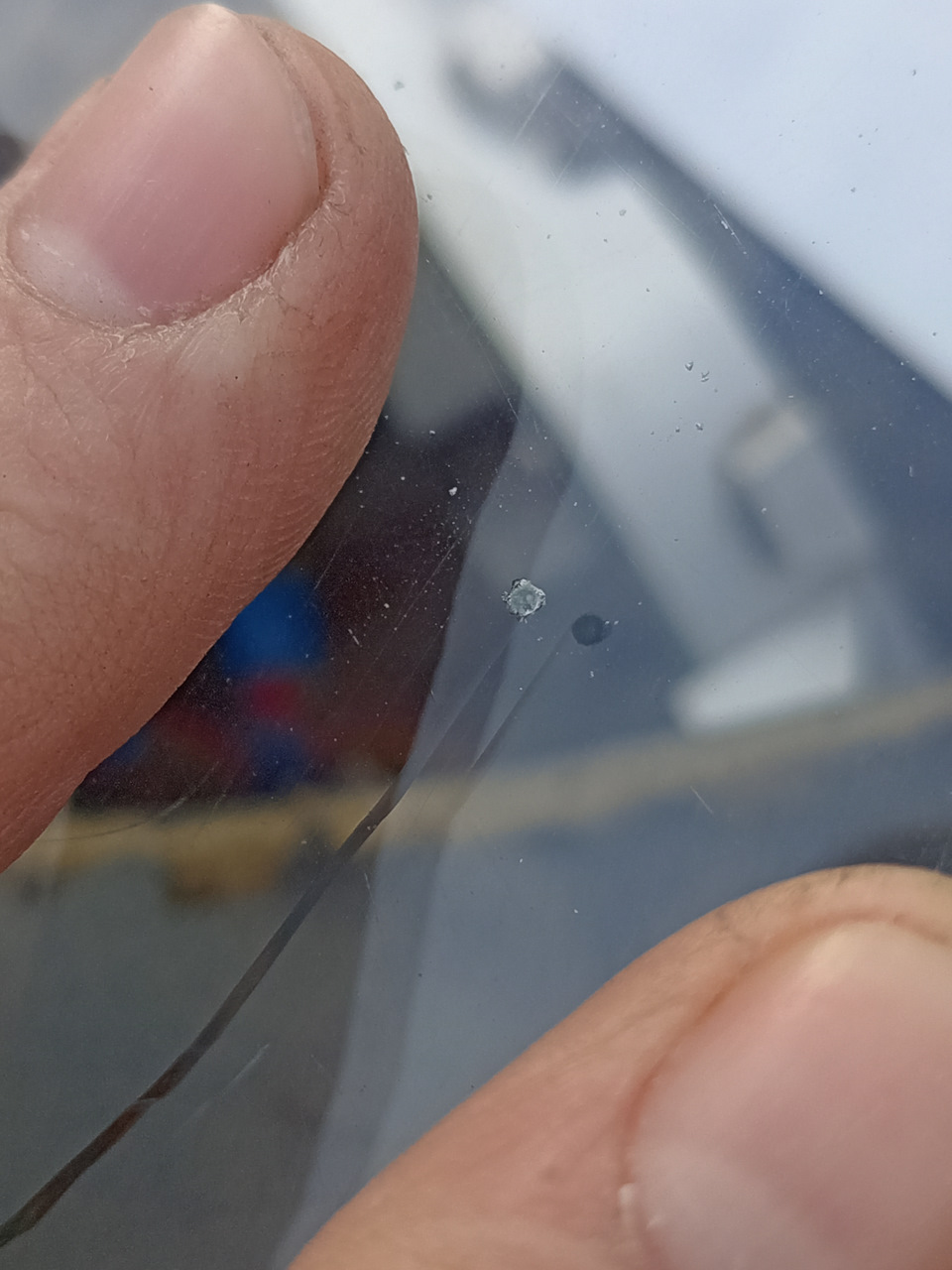 Тяжело фокусироваться на стекле. Кажется немного промахнулся. — Lada 2120 Надежда