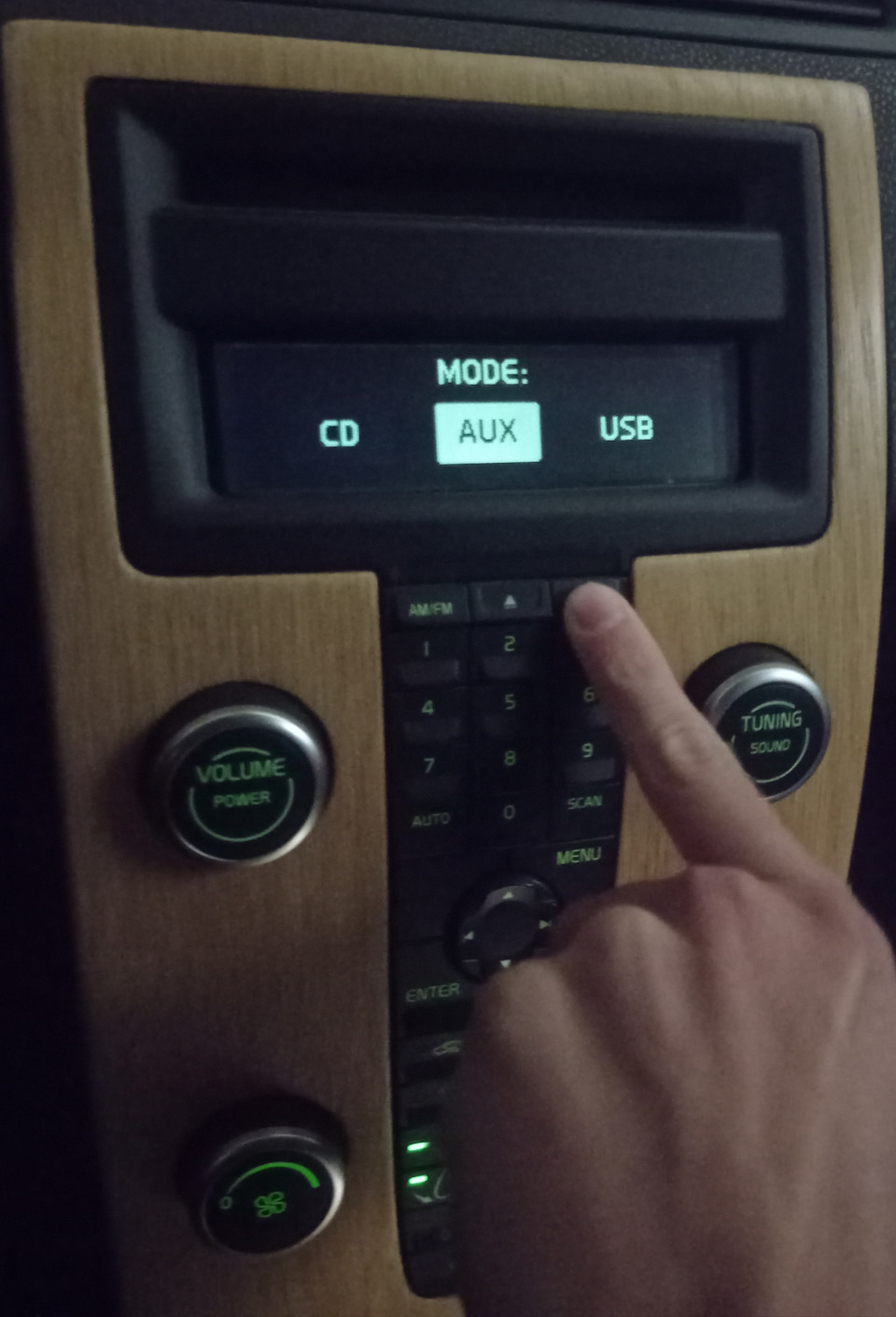 А вот и usb нарисовался — Volvo S40 (2G)