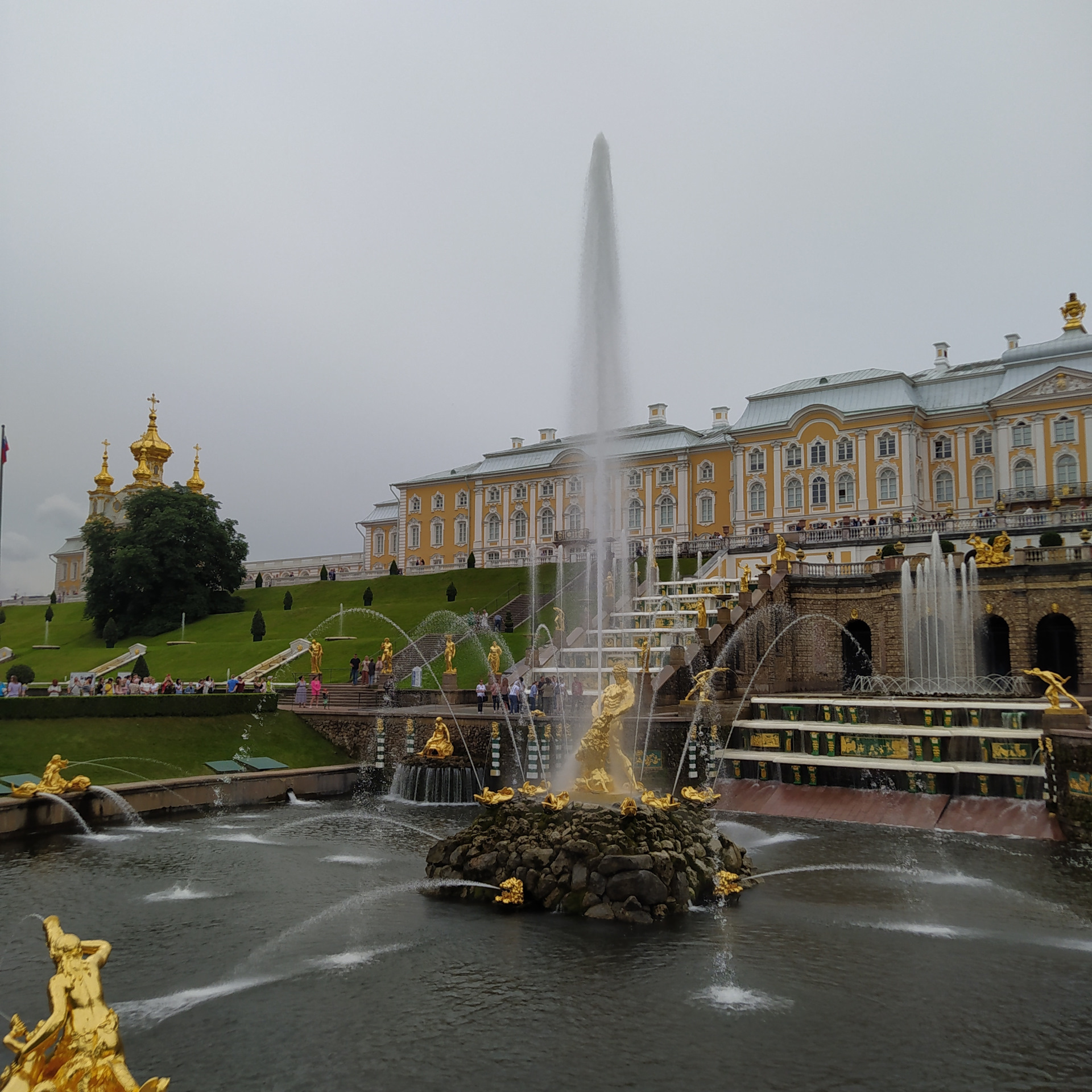 Поездка в петергоф из санкт петербурга. Петергоф экскурсии. Питергофф Перто дворец. Загородная экскурсия Петергоф Санкт-Петербург. Петродворец в Петергофе.