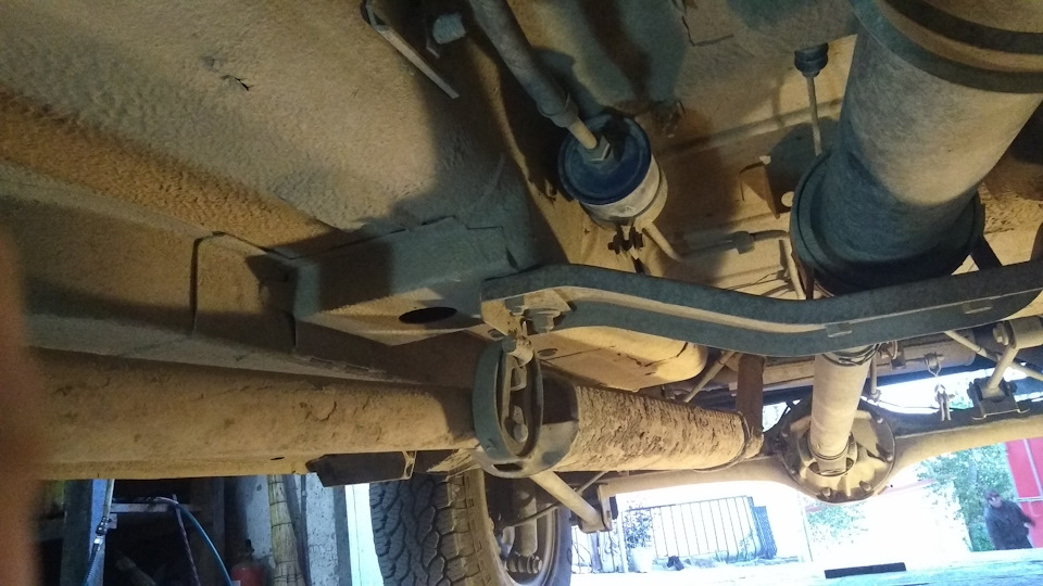 Замена топливного фильтра и крестовины на переднем кардане. — Lada 2329 ...