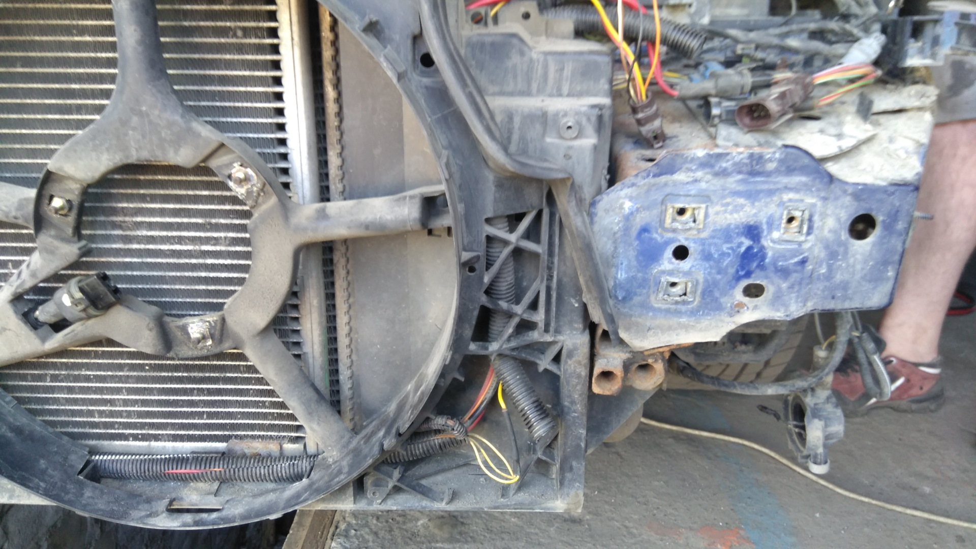 Не работает вентилятор рено логан 2. Не работает вентилятор рено логан 2. Не работает вентилятор рено логан 2. Предохранитель вентилятора охлаждения рено симбол 1. Рено логан 2 реле вентилятора охлаждения.