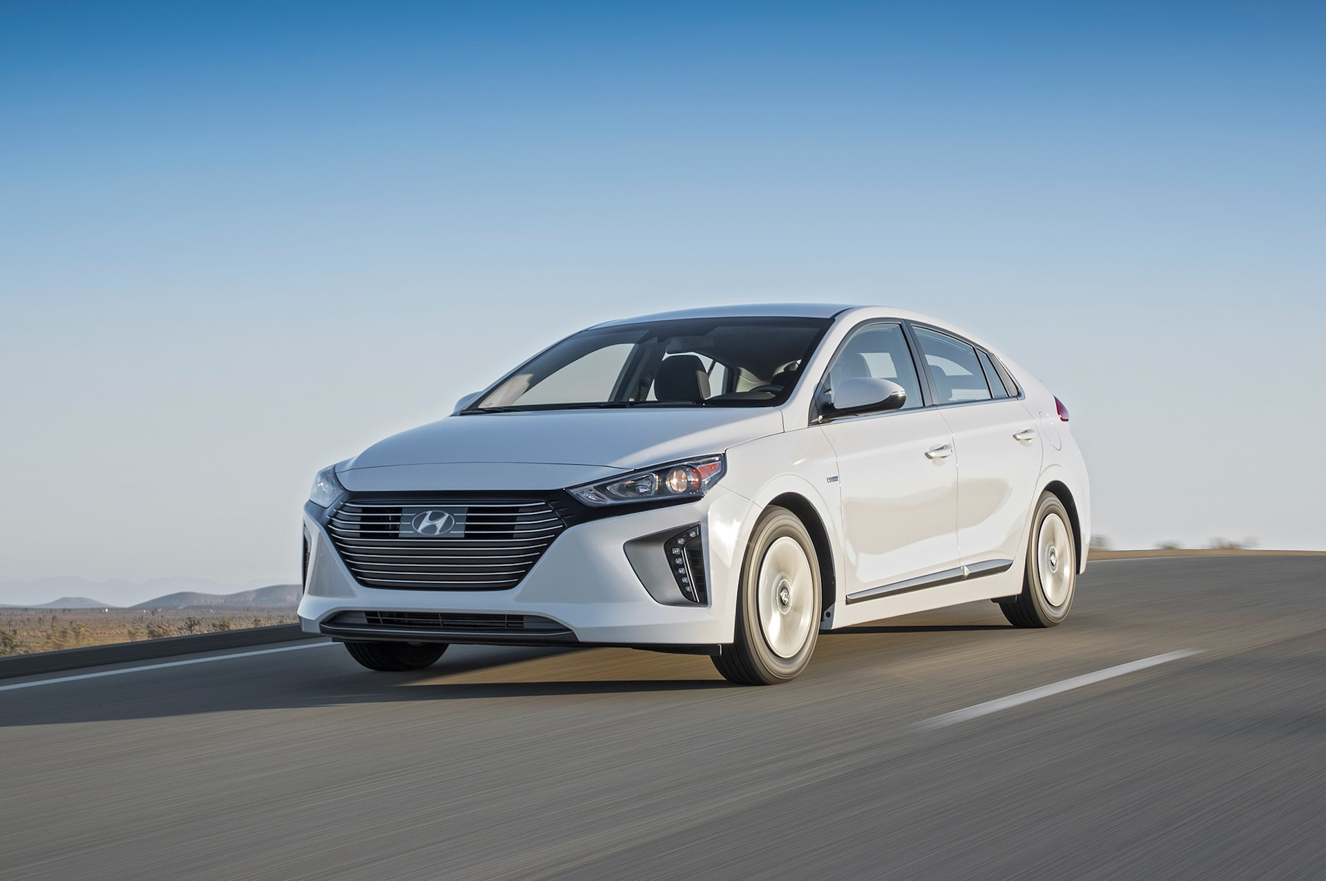 Hyundai ioniq фото