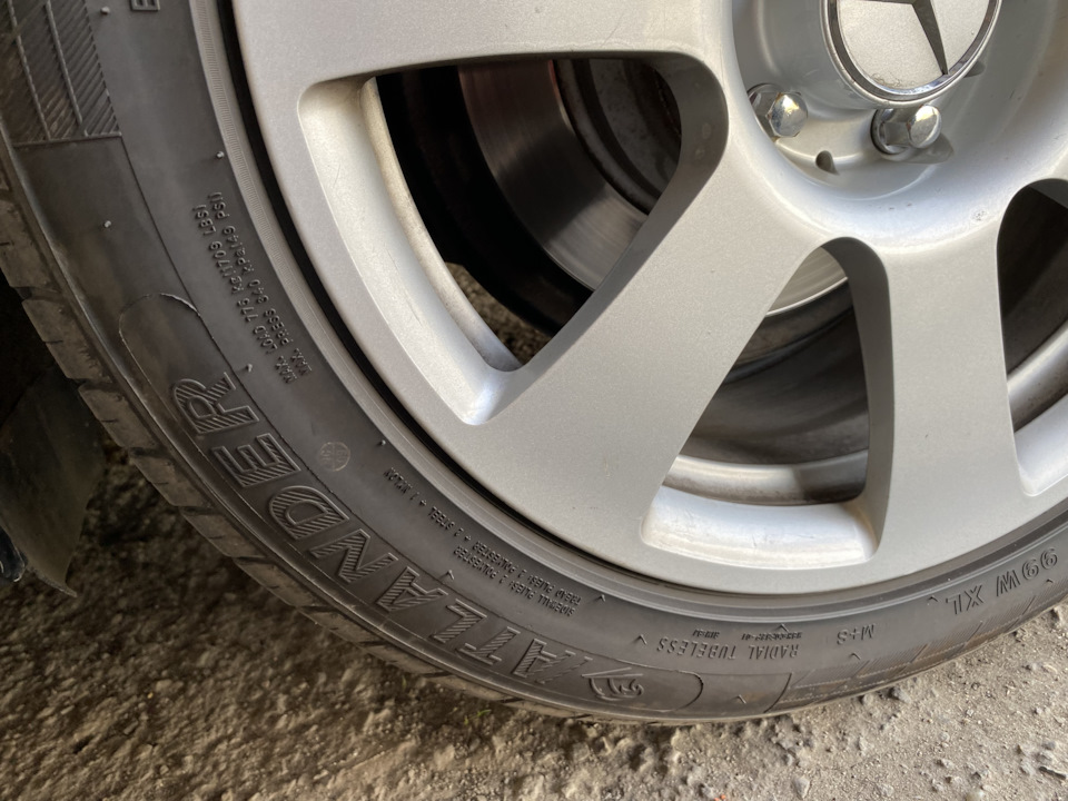 Photo from the logbook Mercedes-Benz E-Class (W212). Found on photo: Hankook RA14 Radial