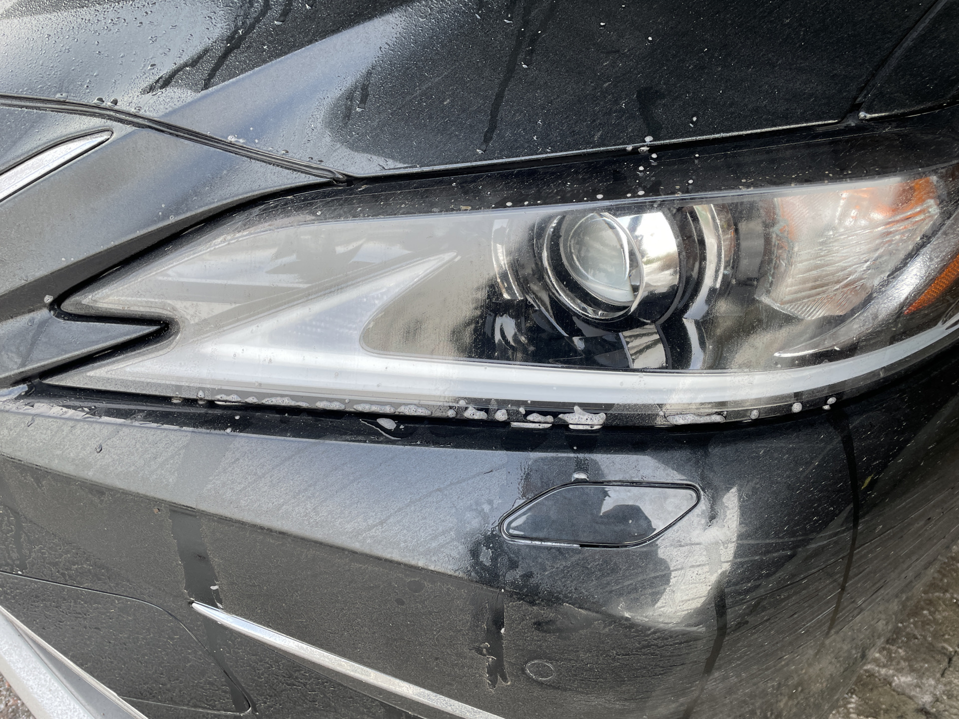 Крышка форсунки омывателя фар — Lexus ES 300h (XZ10), 2,5 л, 2019 года ...