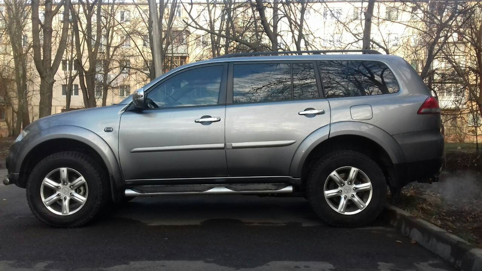 МПС New на родных оригинальных передних и задних пружинах (для сравнения с фото на усиленных) — Mitsubishi Pajero Sport (1G)