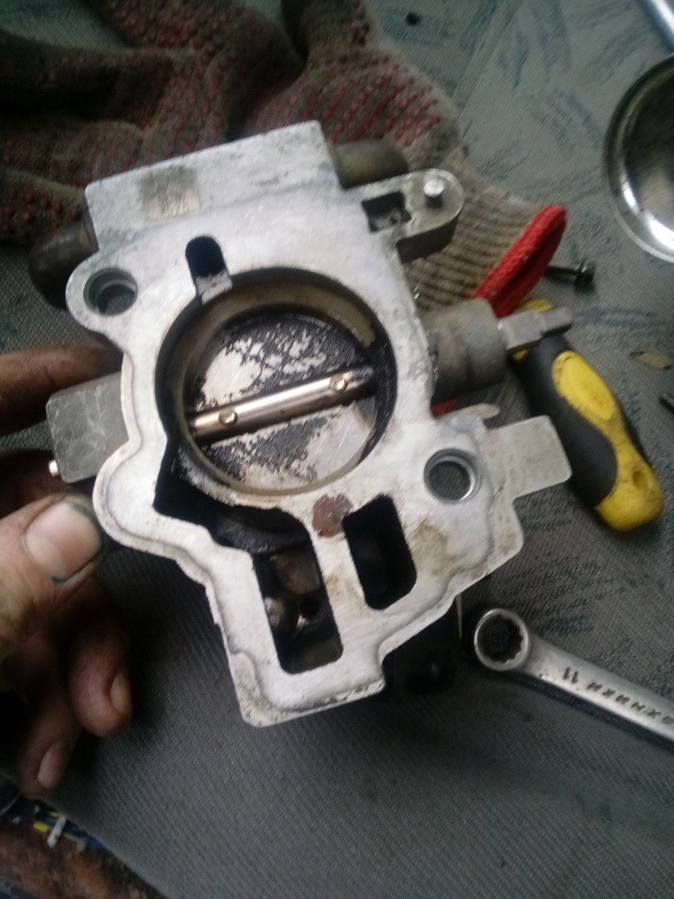 Дроссель сзади — Lada 2120 Надежда