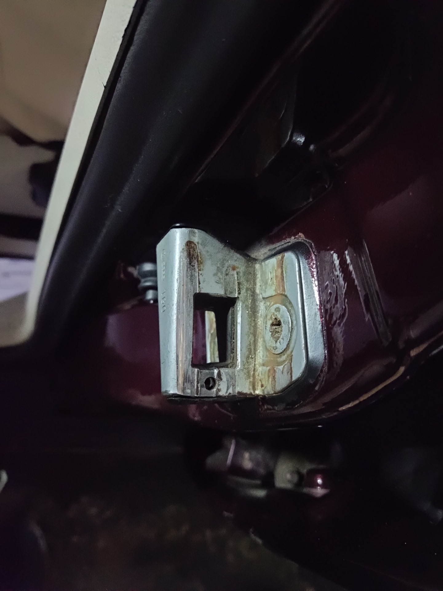 Ответная часть замка двери, ещё не всё потеряно. — Audi 100 (C4), 2,8 л ...