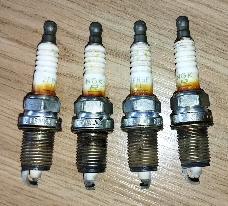 Замена свечей зажигания — Opel Astra H, 1,4 л, 2004 года | плановое ТО ...