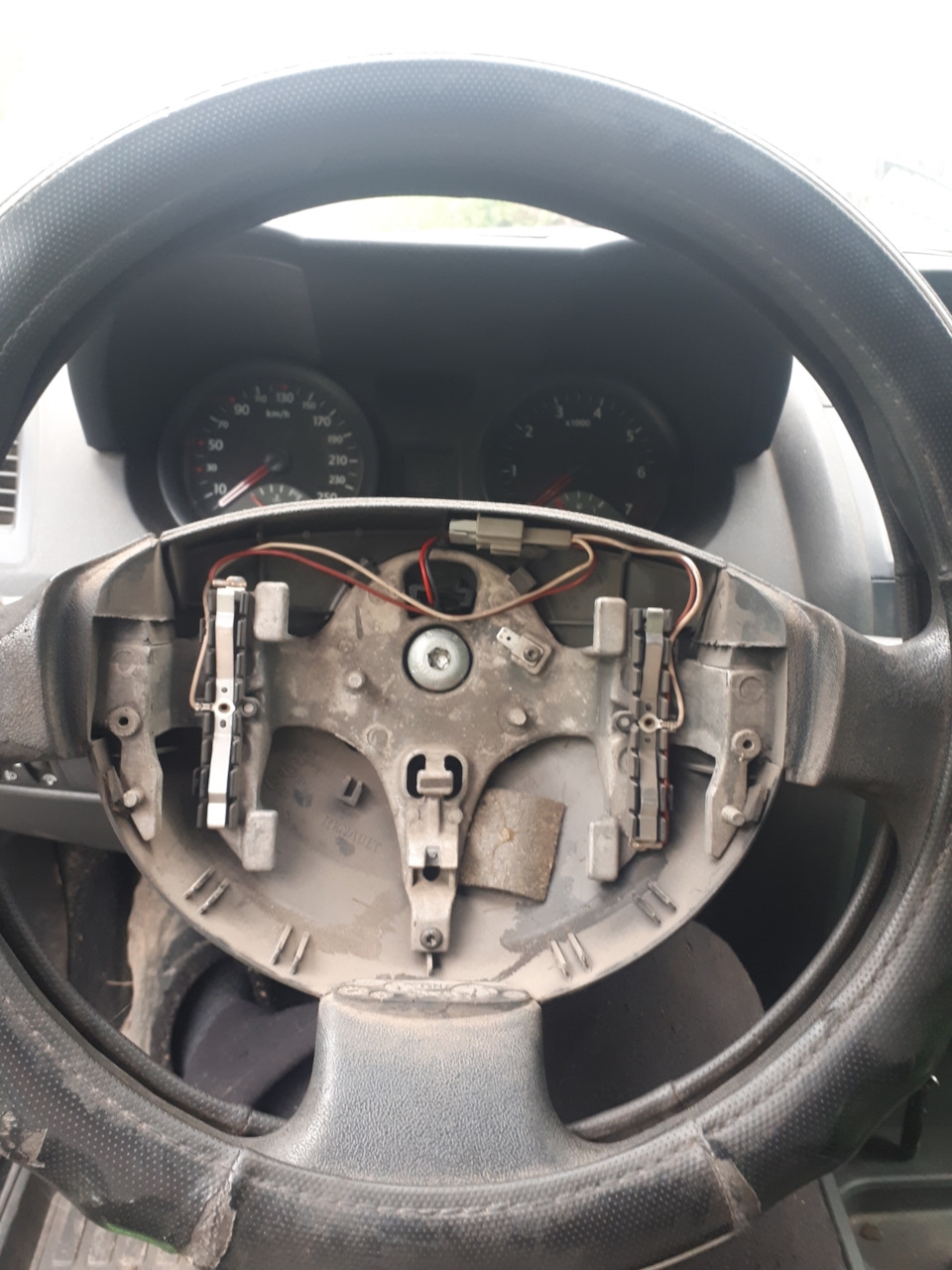 еше подушка минус… — Renault Megane II, 1,6 л, 2004 года | электроника ...