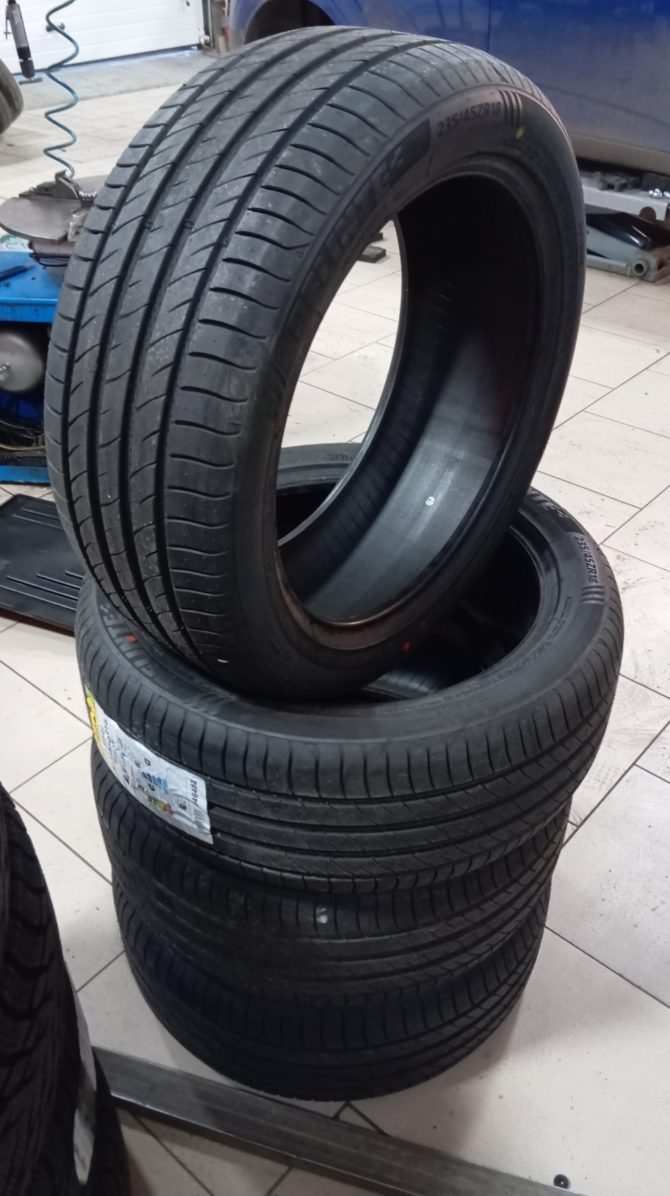 #22 Летная резина Delinte DS2 235/45 R18 98W XL — KIA Soul (3G), 2 л ...