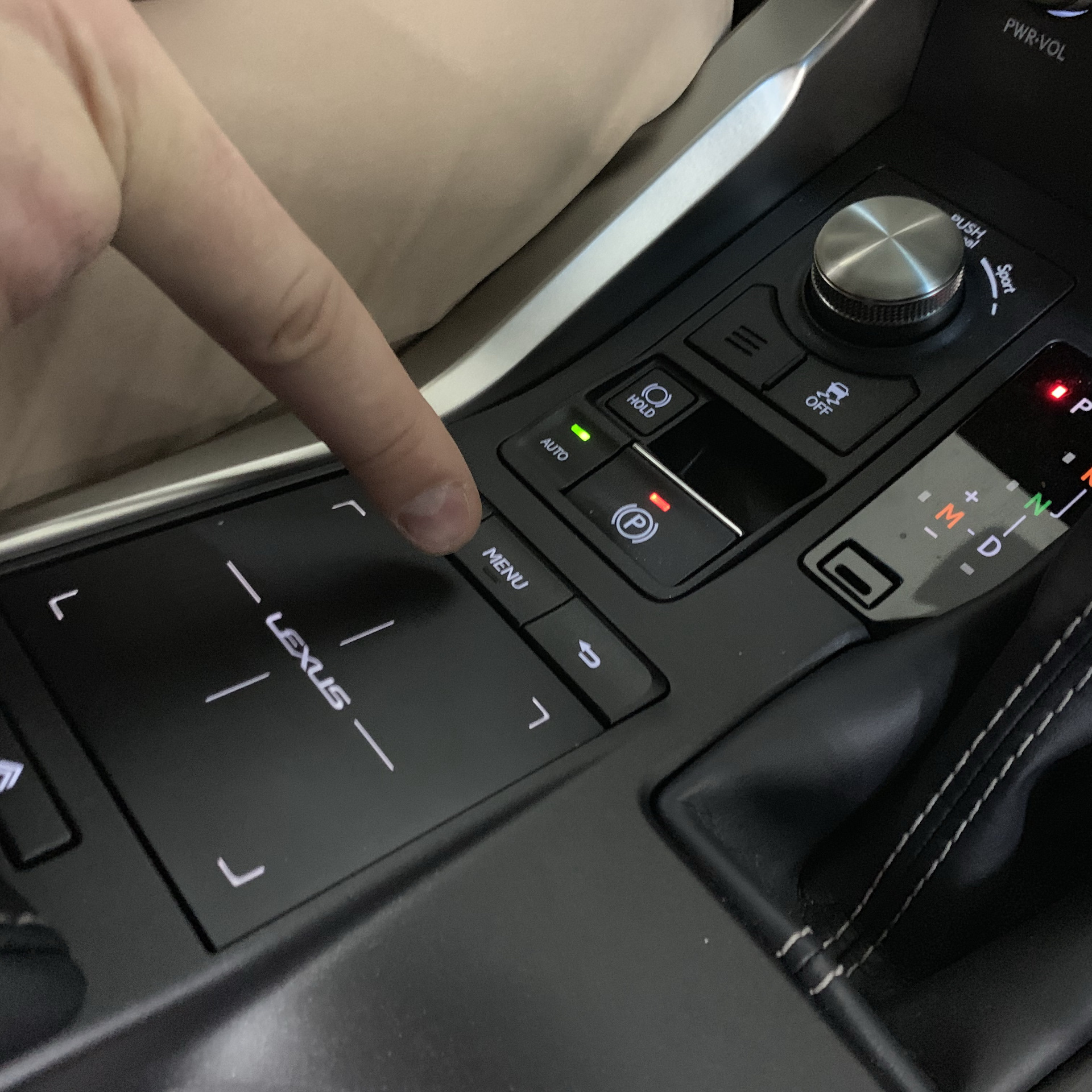 Кнопка бензобака Lexus NX 200