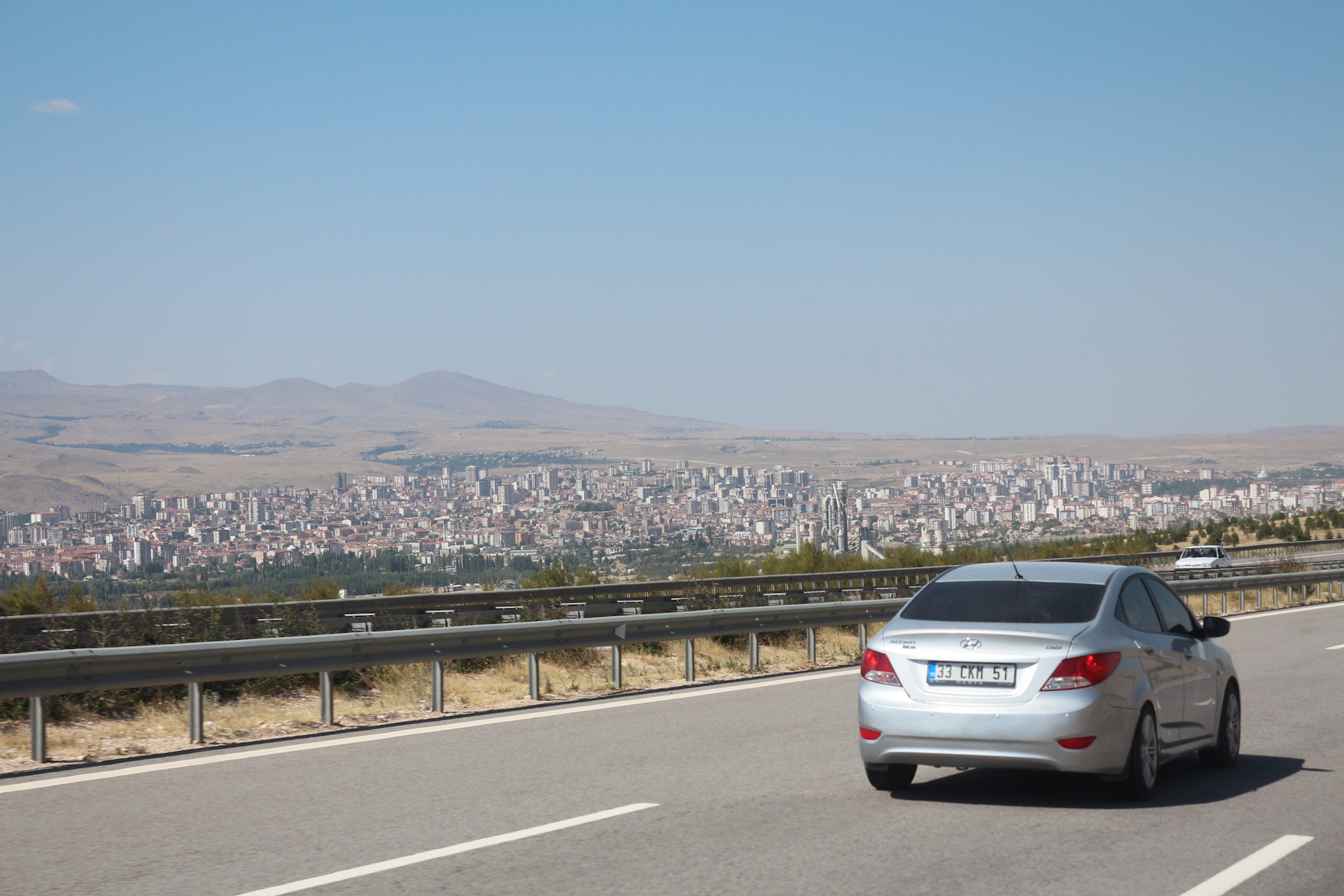 Сколько машин в турции. Машины в Турции. Автомобили на дорогах Турции. Турция дорога. Автомобили из Турции.
