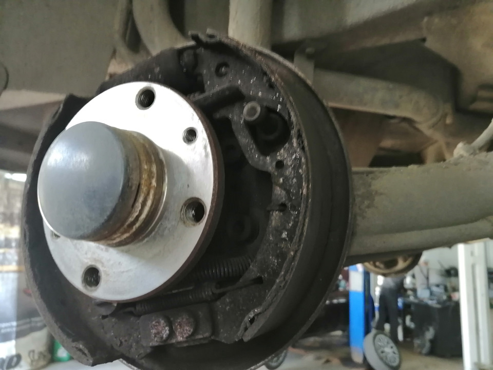 Замена радиатора, помпы и задних колодок — Lada Гранта Лифтбек (1G), 1 ...