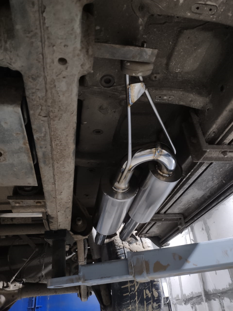 Кастомная выхлопная системы из нержавейки на Гелендваген G350TD ...