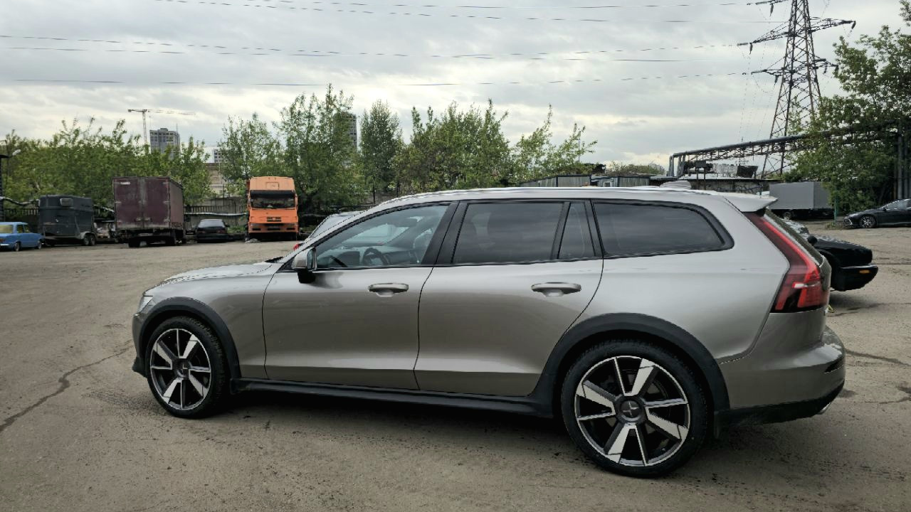 Volvo V60 Cross Country (2G) 2.0 бензиновый 2020 | Lagom Elk на DRIVE2