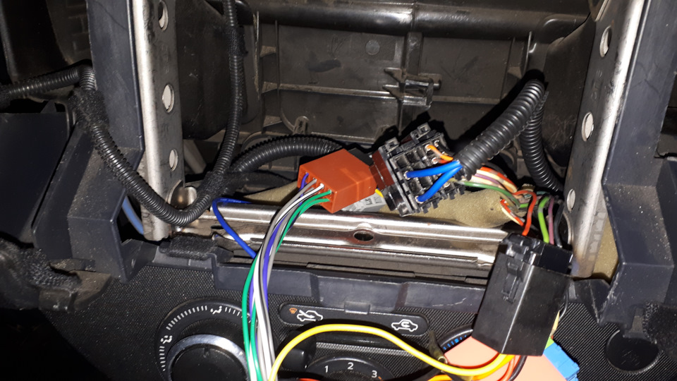 Фото в бортжурнале Nissan Note (1G)