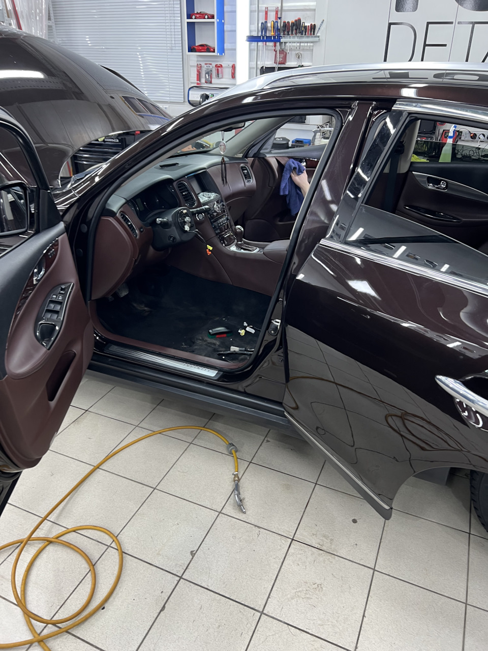 Химчистка салона, Перетяжка руля, окраска пластика — Infiniti EX, 3,5 л ...