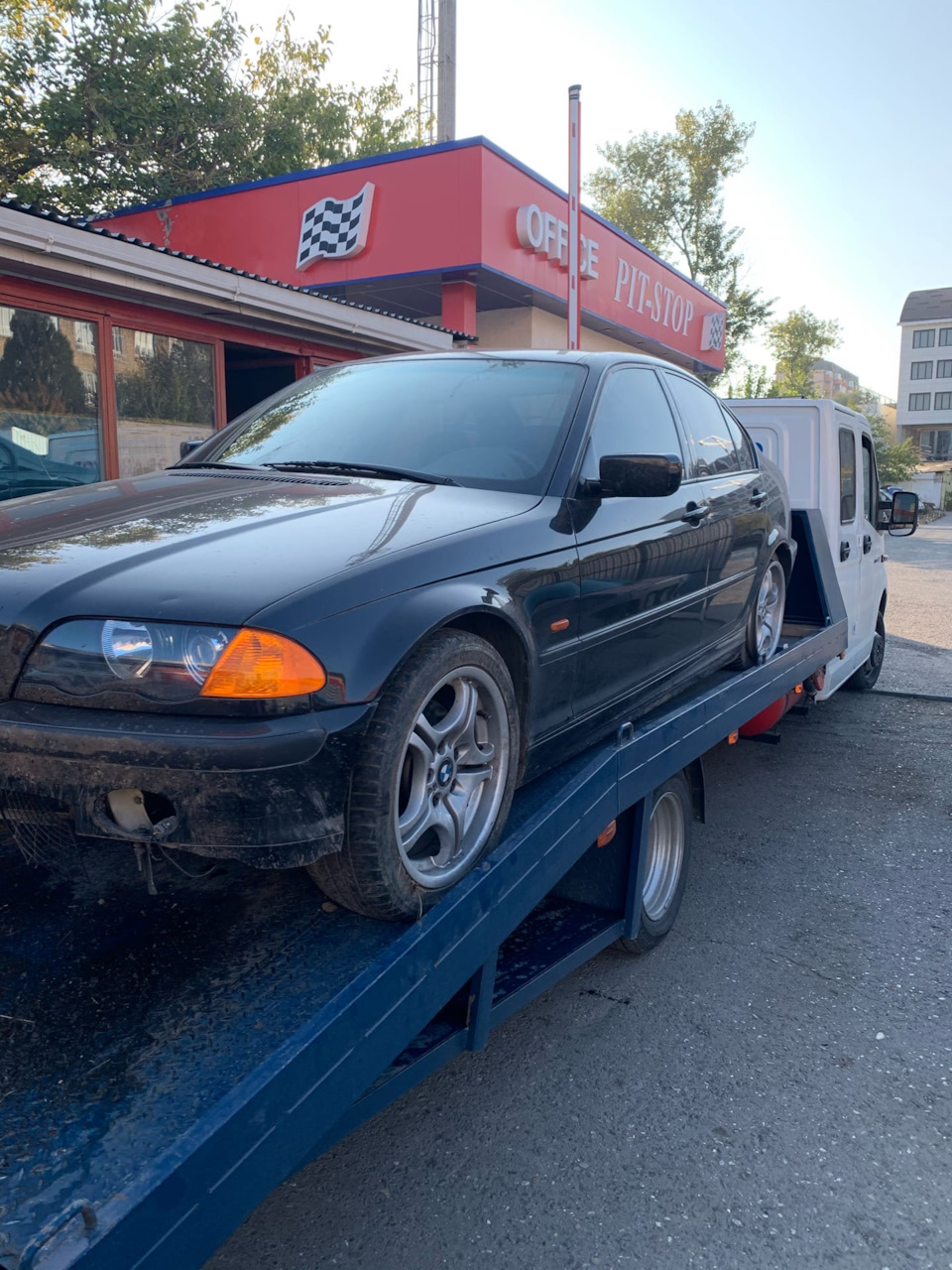 Первое ДТП, после 13 часов владения машиной… — BMW 3 series (E46), 2,5 л,  2001 года | ДТП | DRIVE2