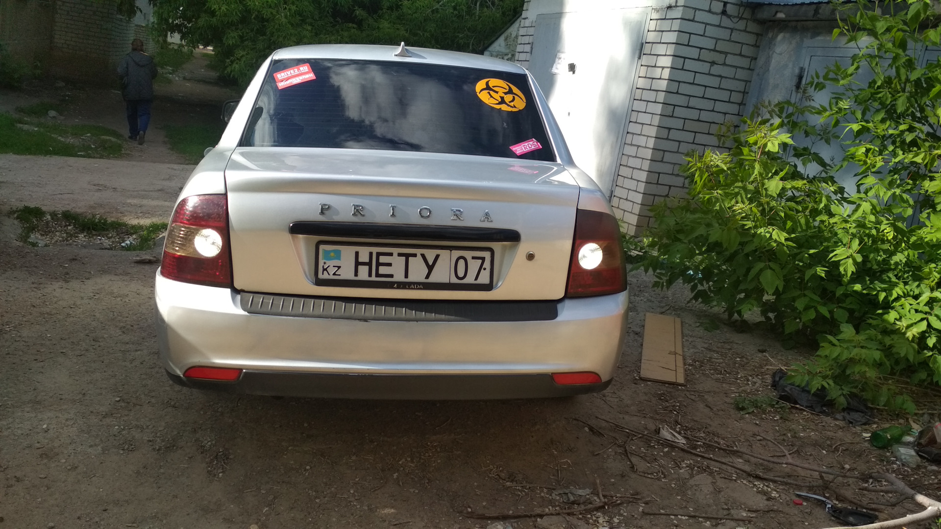Led лампы в задний ход. — Lada Приора седан, 1,6 л, 2007 года | своими ...