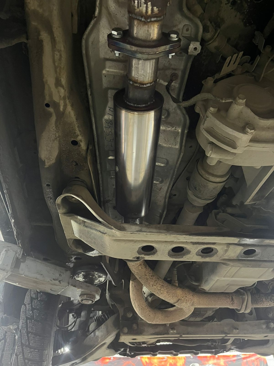 Влага под ковриком.Решено. — Mitsubishi Pajero (3G), 3,5 л, 2001 года ...