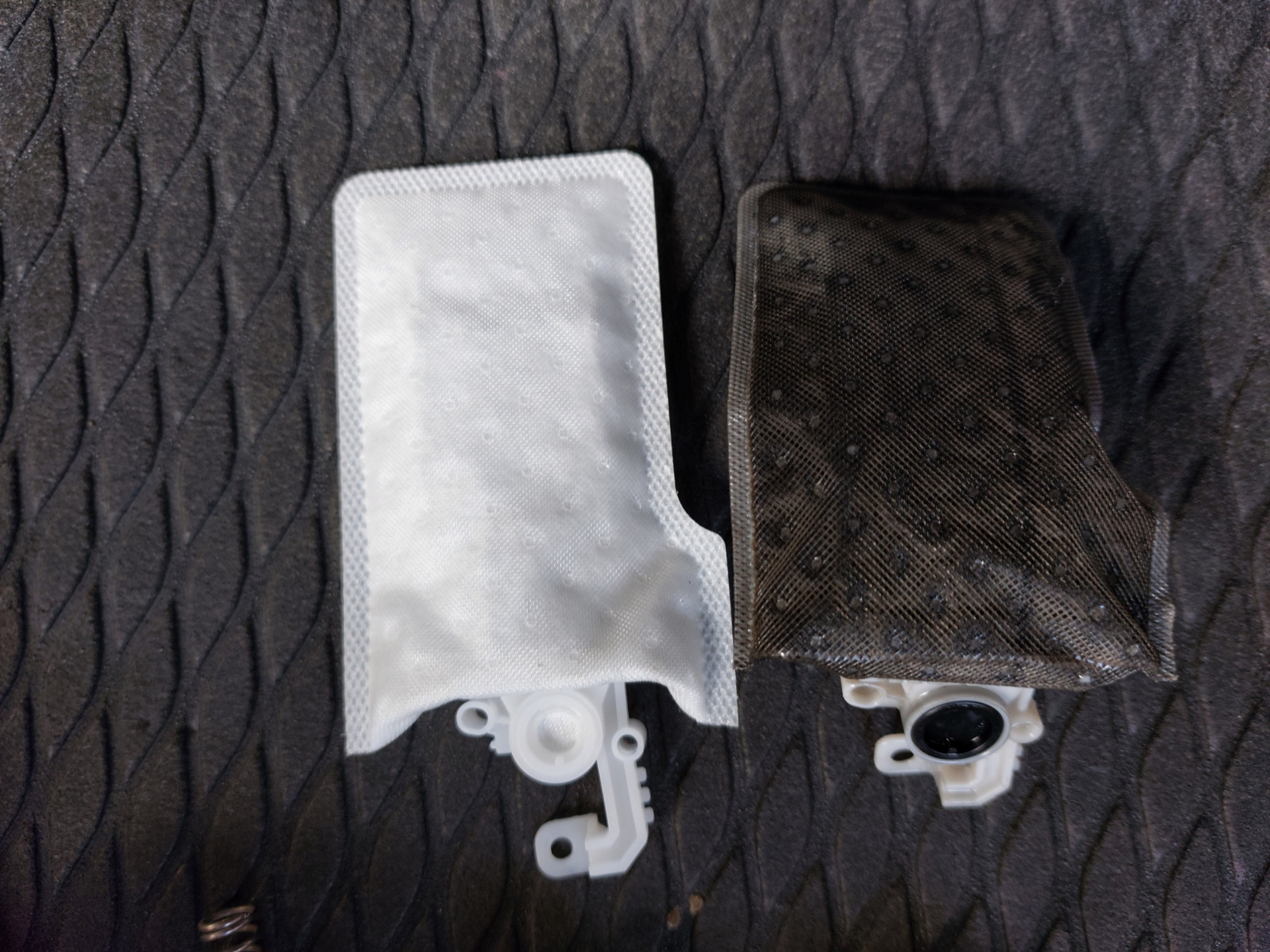 Сетка в неразборном бензонасосе. — Volkswagen Jetta VI, 1,6 л, 2013 ...