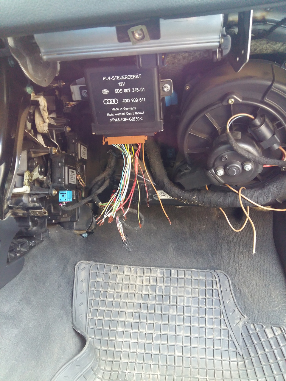 Залипание наружней ручки двери — Renault Megane II, 1,6 л, 2007 года ...