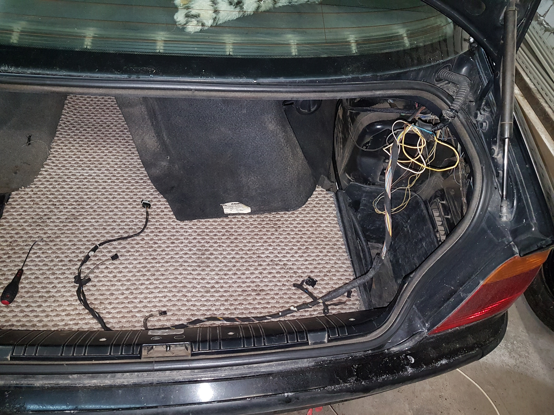 Багажник бмв е36 седан. Багажник бмв е36 седан. Багажник бмв е46. Бмв 3 е90 багажник. Багажник бмв е46.