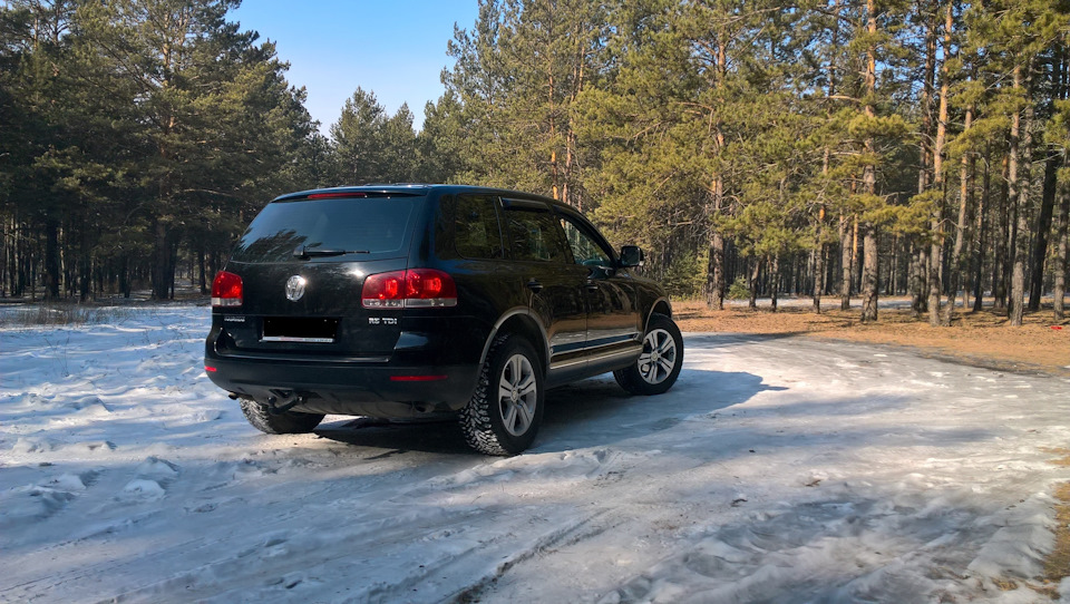 и еще с другой стороны — Volkswagen Touareg (1G)