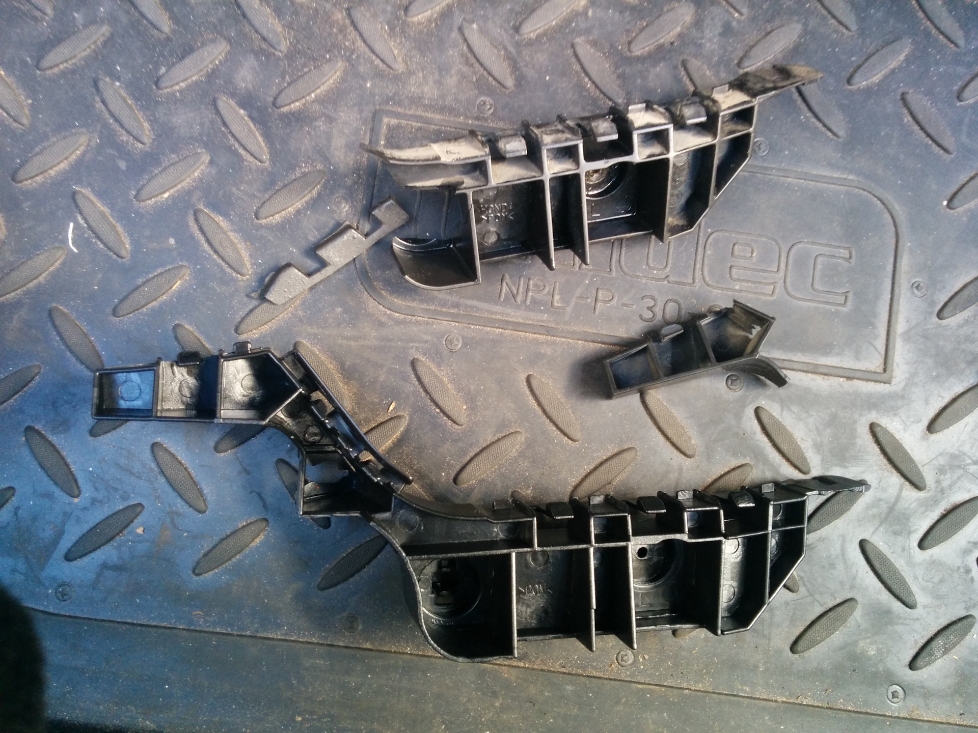 Замена направляющей бампера Honda Accord 7 — Honda Accord (7G), 2 л ...