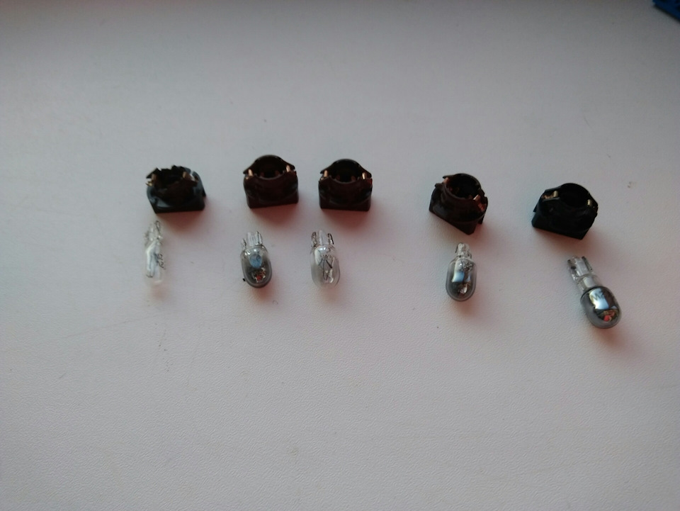 Заменил лампы подсветки приборной панели. Замена салонного фильтра ...