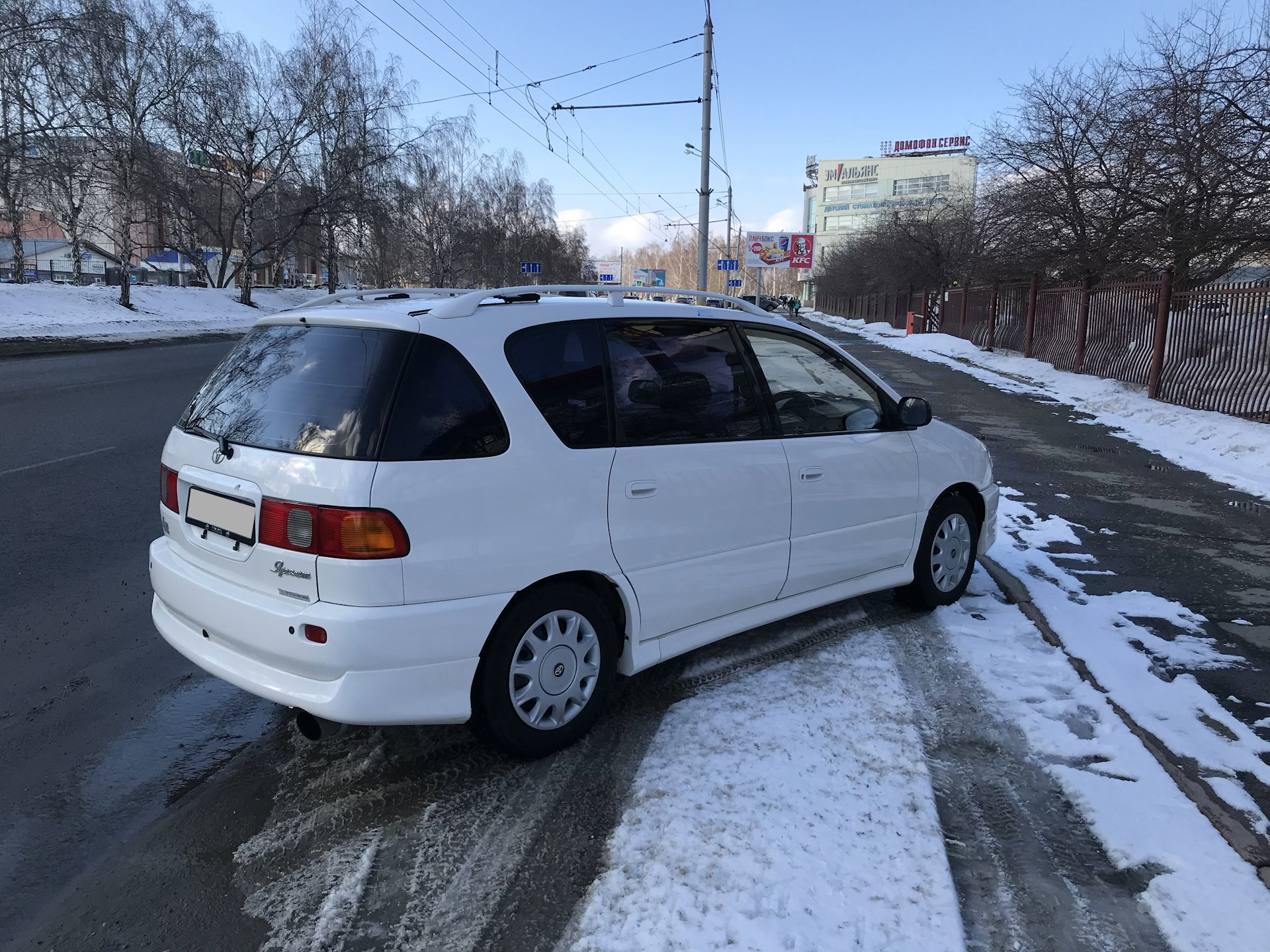 Toyota ipsum 98 года. Тойота Ипсум 2.0. Тойота Ипсум 2.0 боком. Тойота Ипсум 2.0 боком красиво. Абсорбер Ипсум 10.