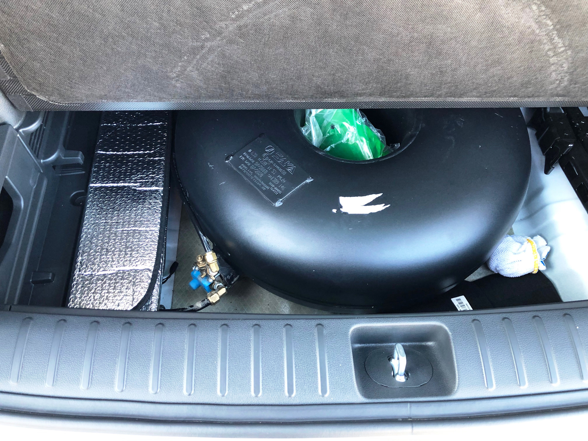 Газовое оборудование ковров. ГБО на Туксон 2.0. Hyundai Tucson ГБО. Hyundai Tucson 1 ГБО. ГБО на Hyundai Tucson 1 поколения.
