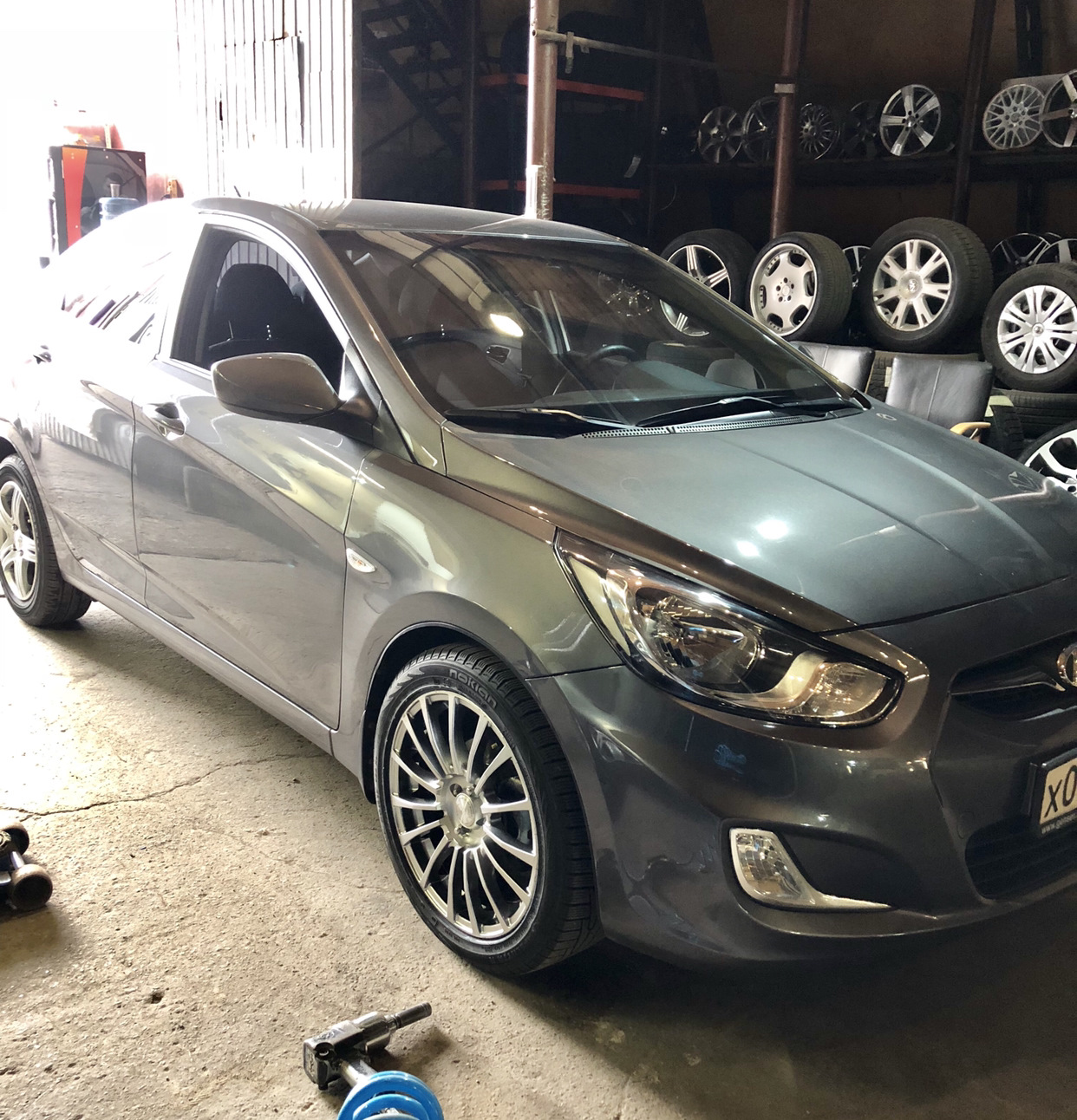 Hyundai solaris 1 r17. Hyundai solaris диски r16. Hyundai solaris r17 999. Hyundai solaris r17 синий. диски р17 на солярис.