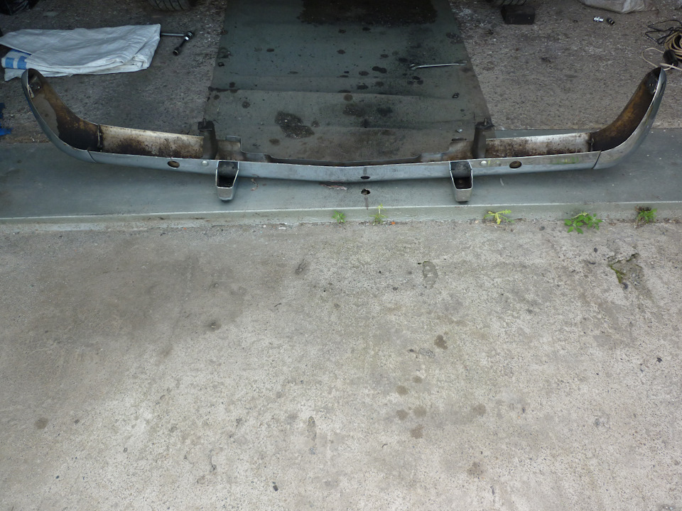 Разборка переднего бампера — ГАЗ 24, 2,5 л, 1979 года | своими руками ...