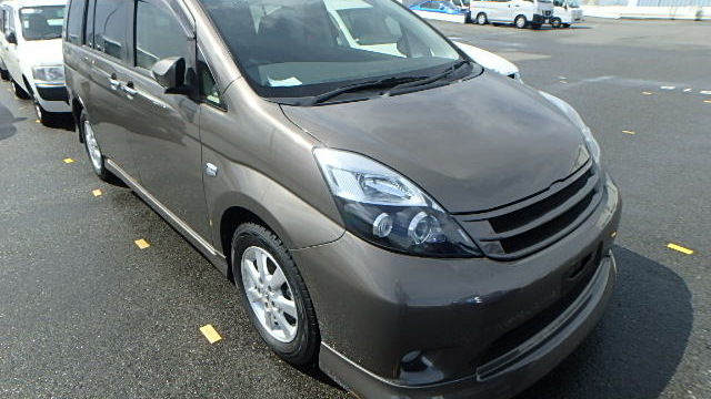 Toyota Isis 1.8 2014 DRIVE2