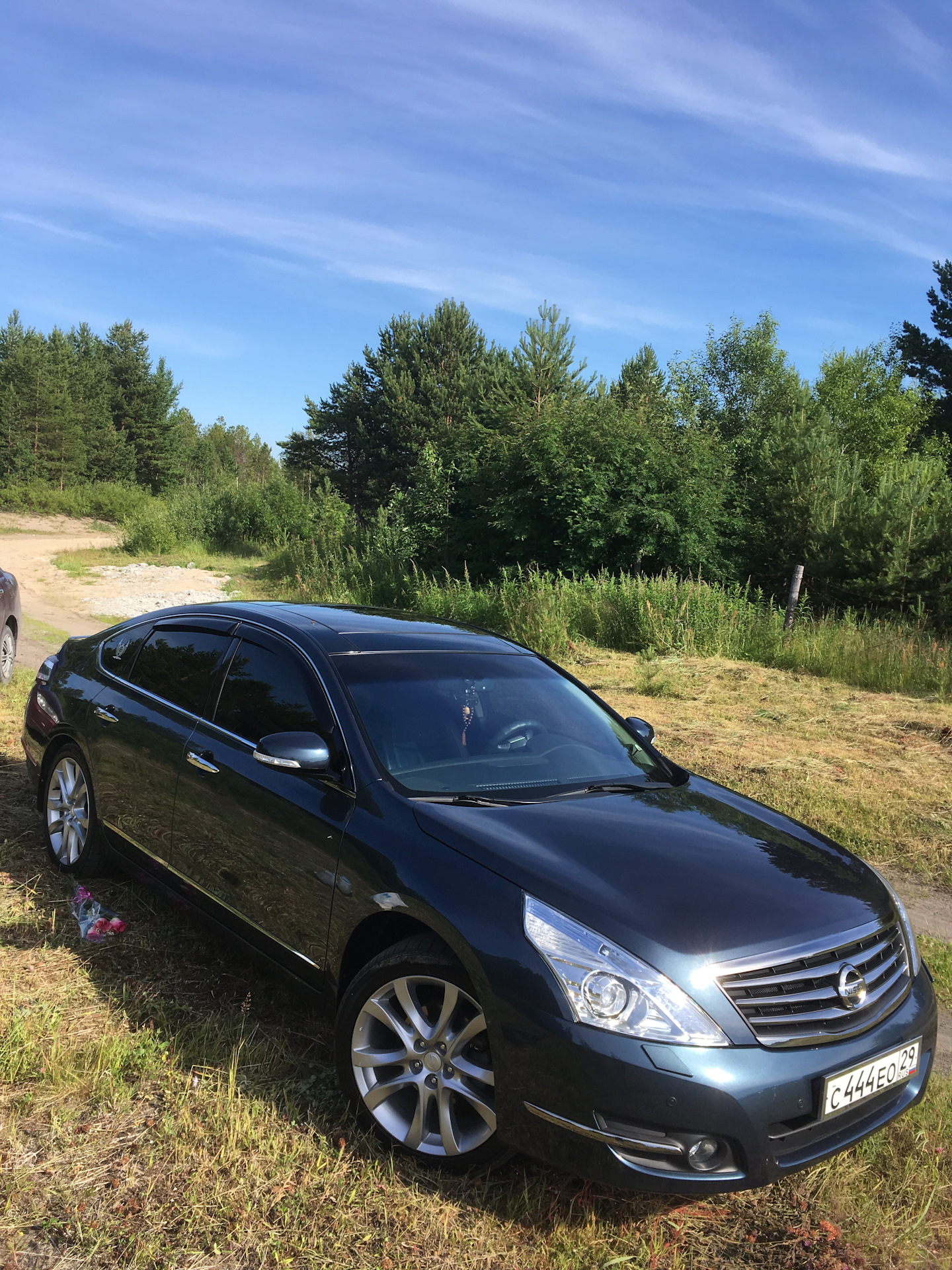 Фото машины nissan teana