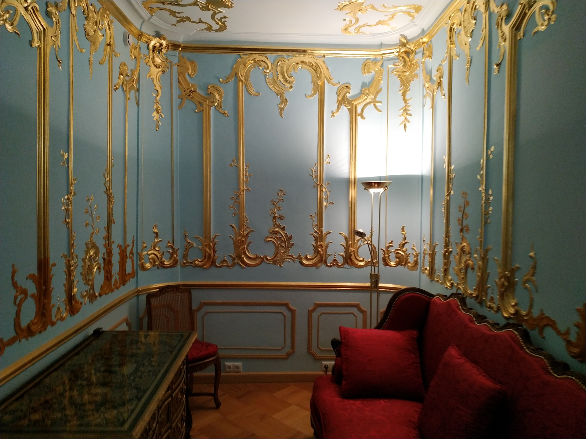 Золотой кабинет в Меншиковском Дворце в Ораниенбауме