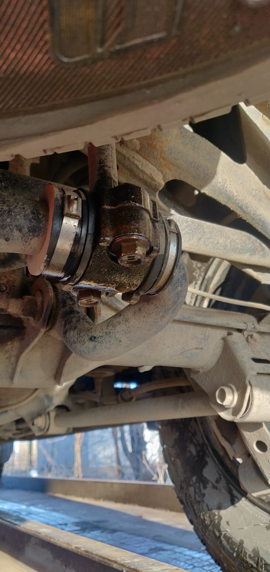 Замена задних втулок стабилизатора — Toyota Land Cruiser Prado 150 ...