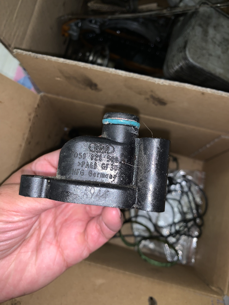 Орига. Уплотнитель сухой уже — Porsche Cayenne (2G) 958. Запчасти на фото: 821506