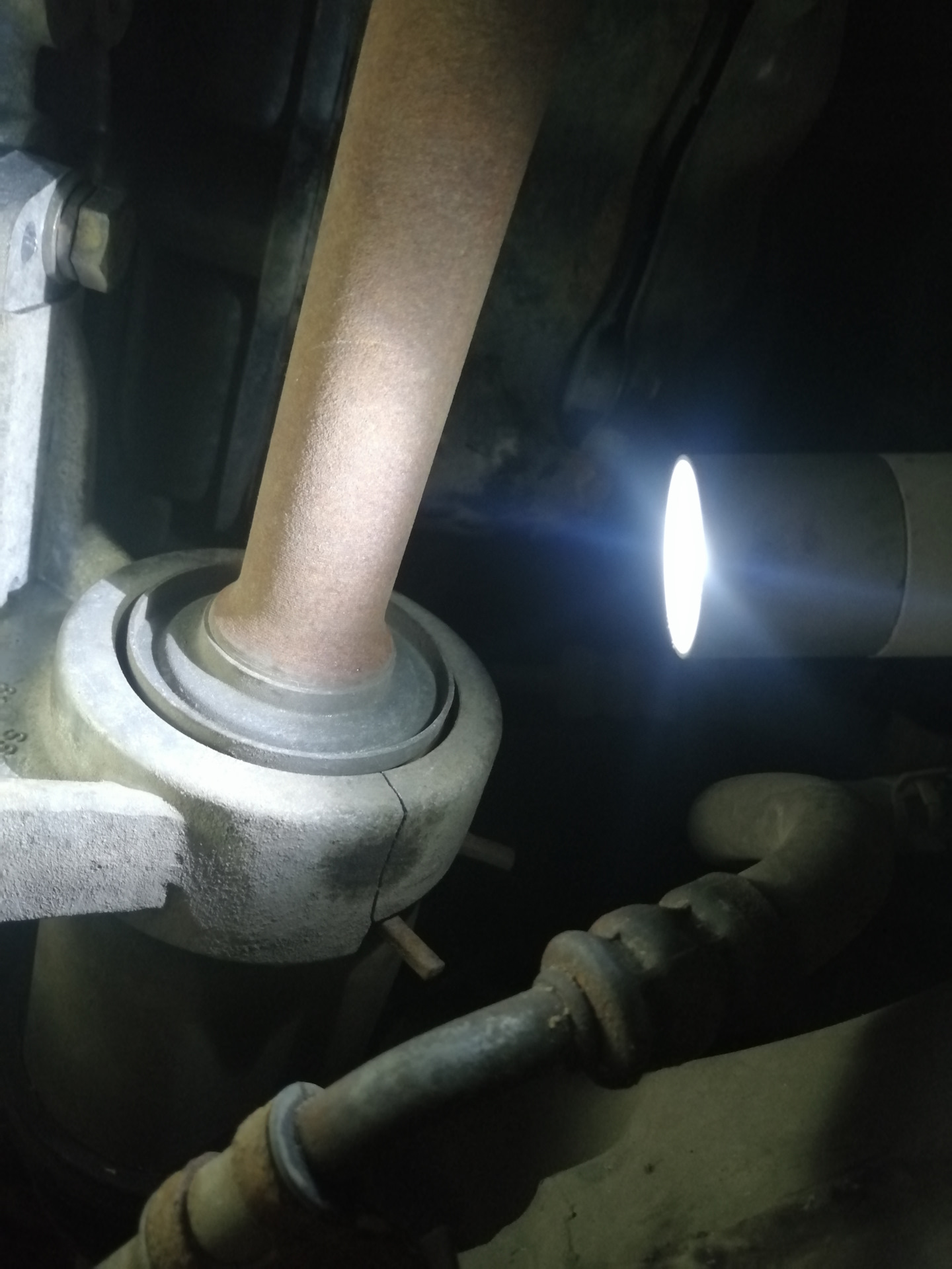 Кпп задний ход 2110. Лягушка заднего хода ваз 2114. Подскажите как снять. Привод коробки ваз 2110. Nissan x trail t30 рычаг акпп.