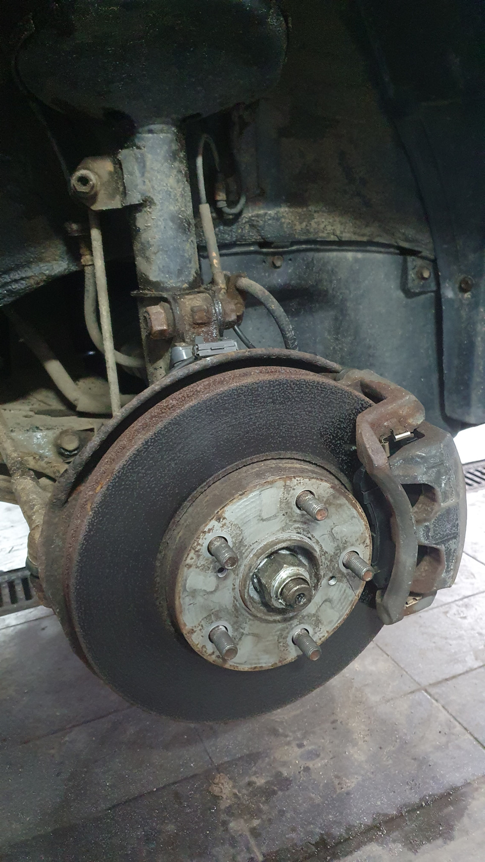 тормозные диски и двухпоршневые суппорта контракт — Toyota Camry (XV20)