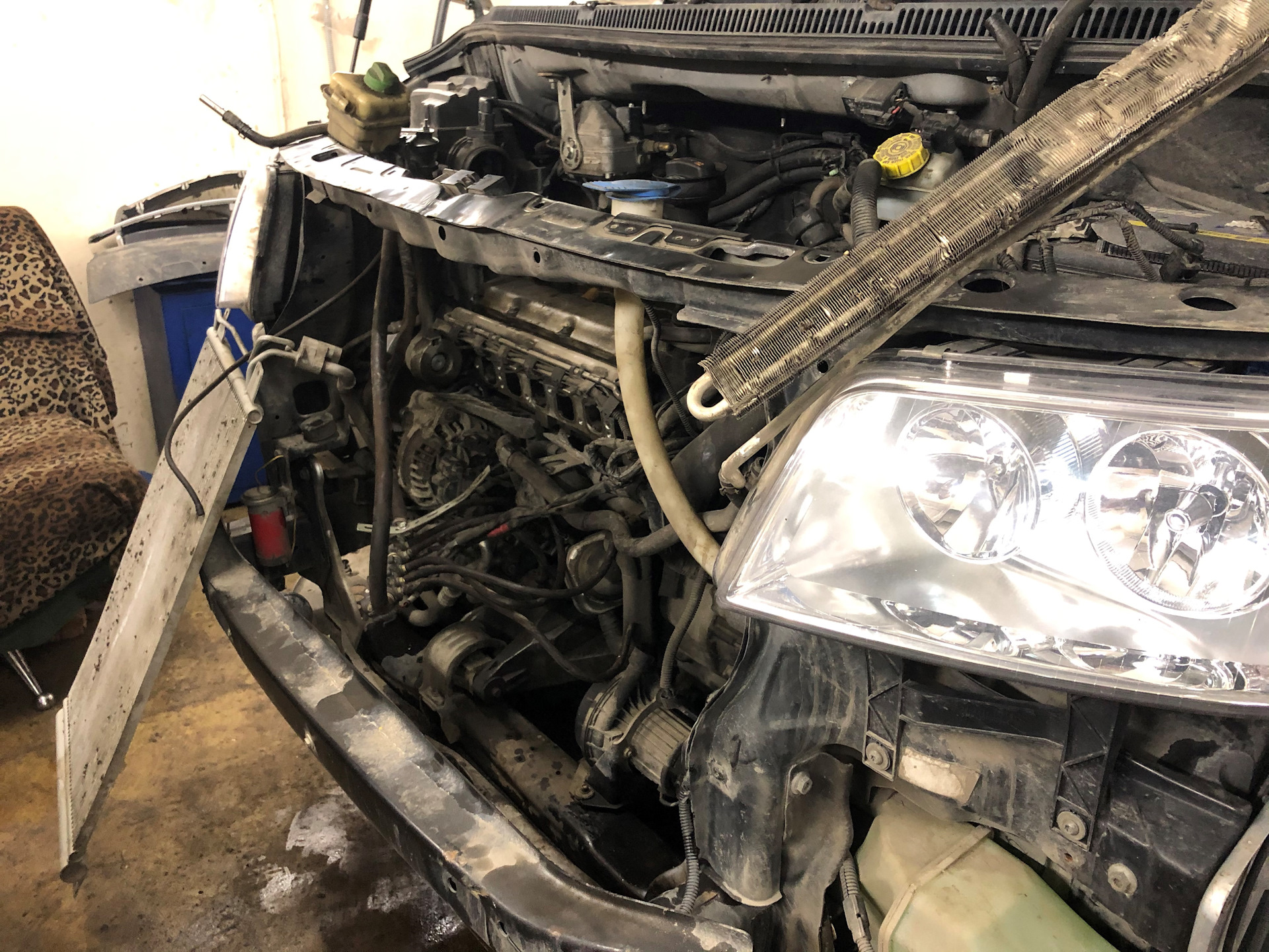 Масло на клапанной крышке. — Volkswagen Multivan (T5), 3,2 л, 2008 года ...