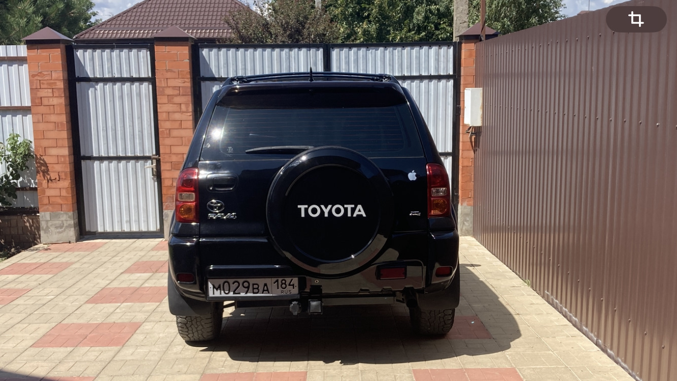 Колпак запаски — Toyota RAV4 (II), 2 л, 2005 года | аксессуары | DRIVE2