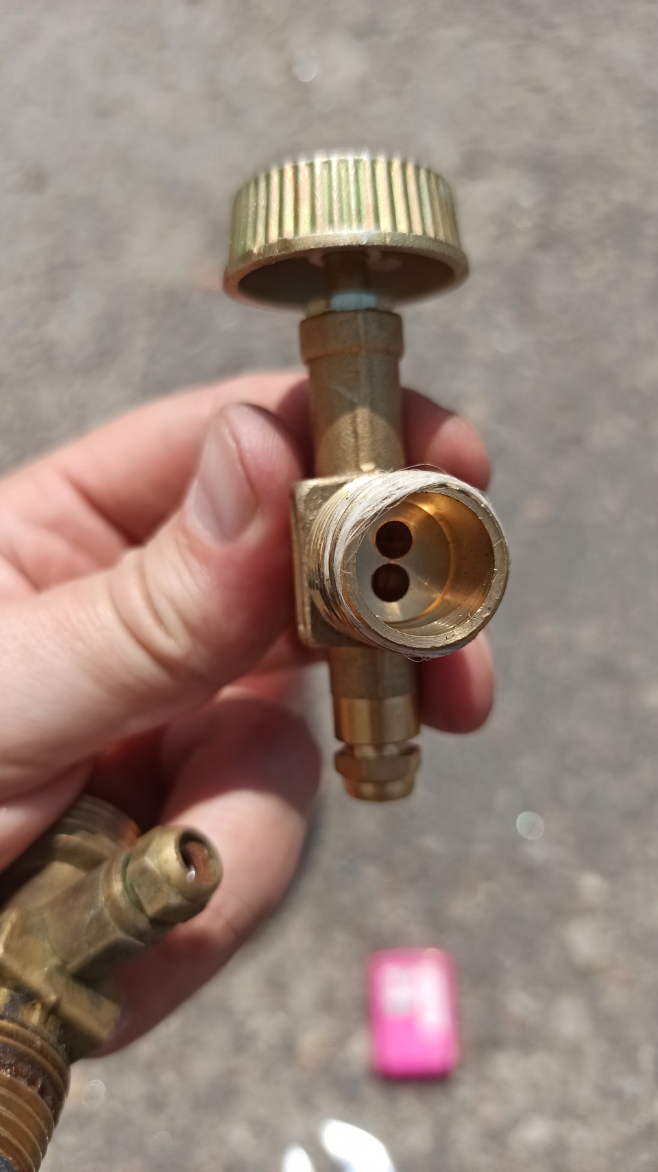 Подготовка к летнему сезону. Замена крана на 5л газовом баллоне ...