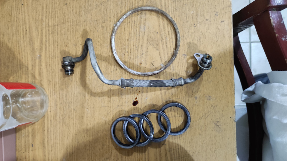 Замена маслоподводящего патрубка к турбине или где мы еще теряем масло ...