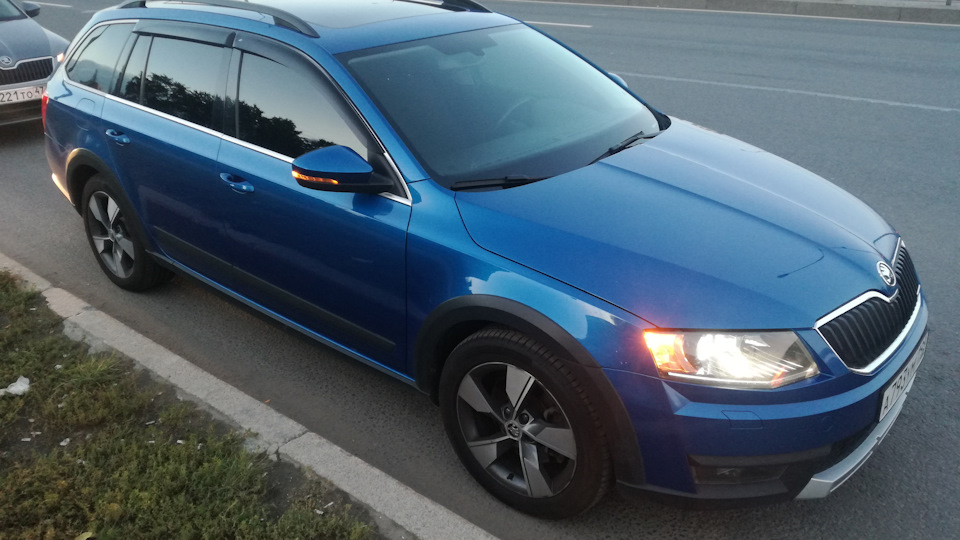 Skoda Octavia Scout Синий партизан