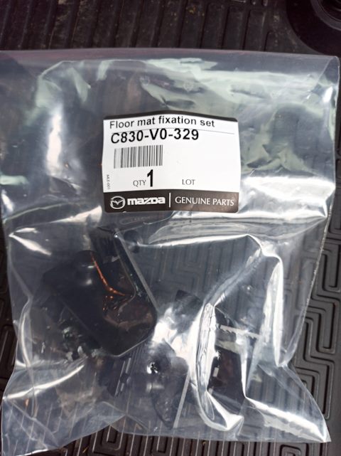 C830V0329 КОМПЛЕКТ КРЕПЛЕНИЯ КОВРОВ М6 / MAZDA | Запчасти на DRIVE2