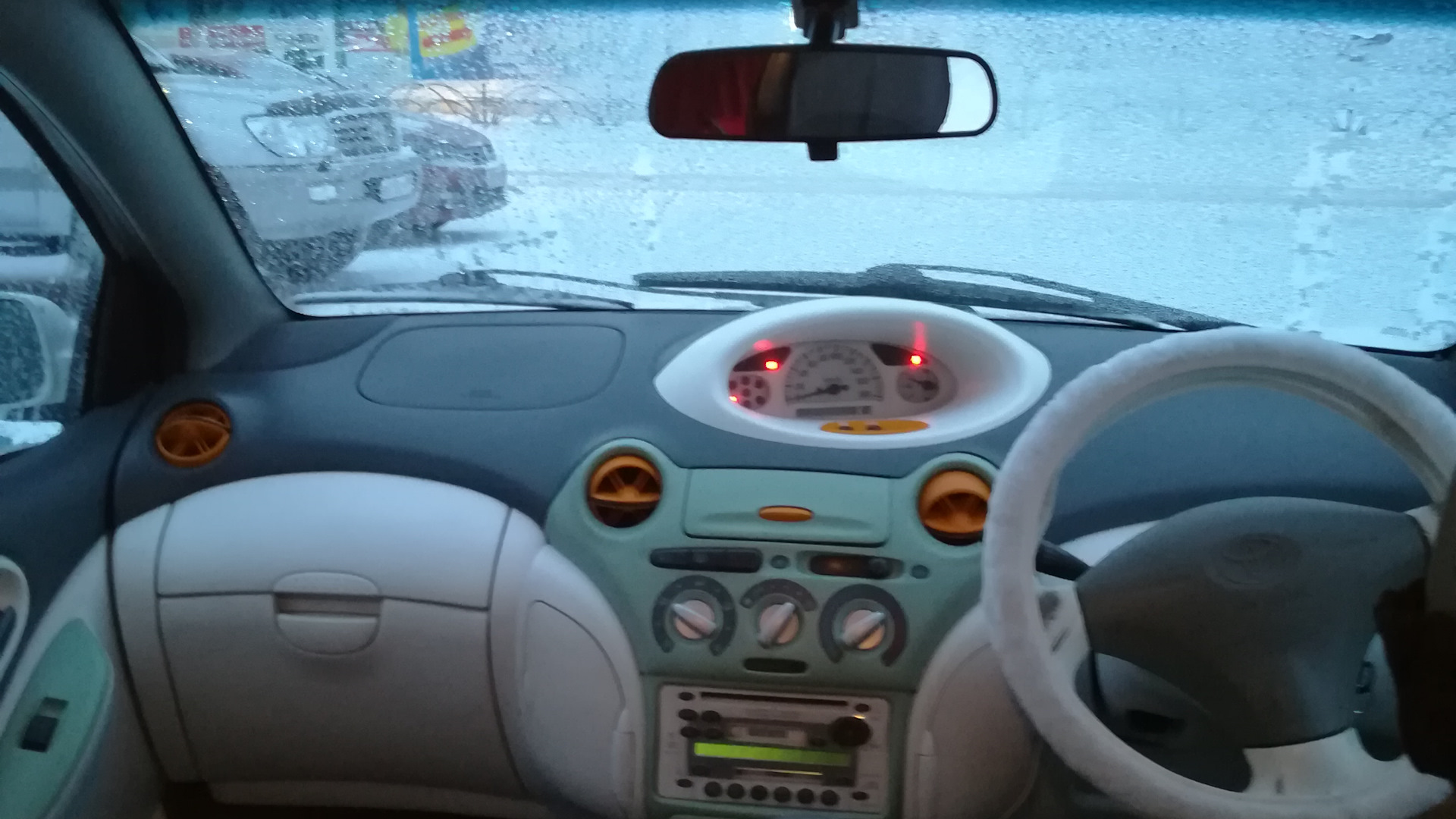 Toyota Vitz (10) 1.0 бензиновый 2001 | Витек-гламурный подонок на DRIVE2